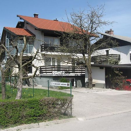 Rooms And Apartment Na Poljani Škofja Loka Esterno foto