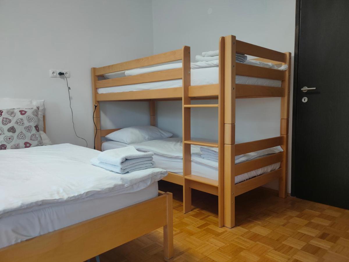 Rooms And Apartment Na Poljani Škofja Loka Esterno foto